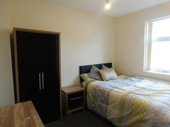 1 bedroom house share to rent in **shared accommodation - en-suite