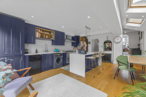 Foxberry Road,  London, SE4