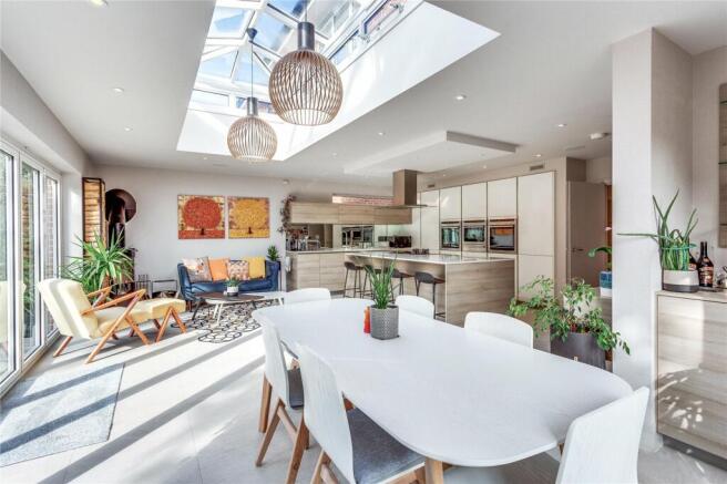 Kitchen/B'fast Room