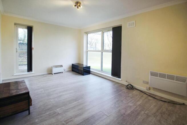 LIVING ROOM 2 (2).JPG