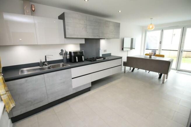 Kitchen Dining area