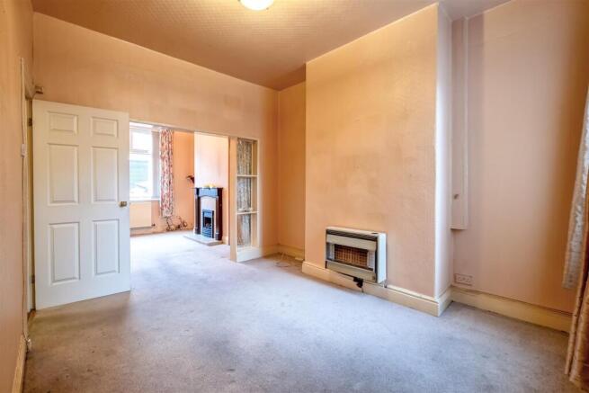 28 Longreins Road (4 of 17).jpg