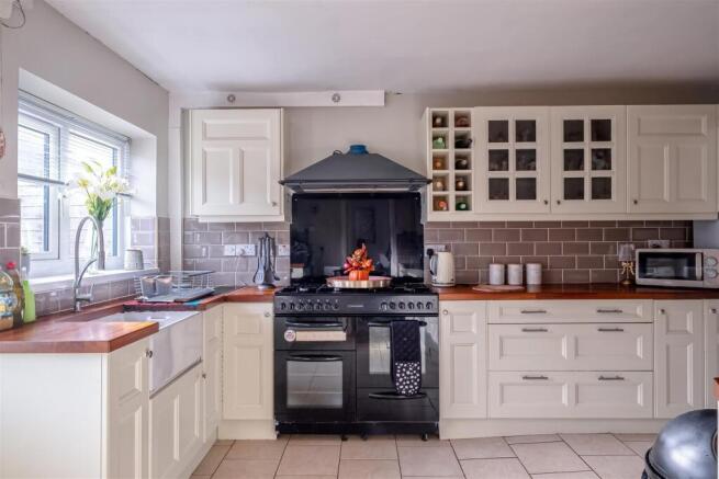 54 Coronation Drive (7 of 18).jpg