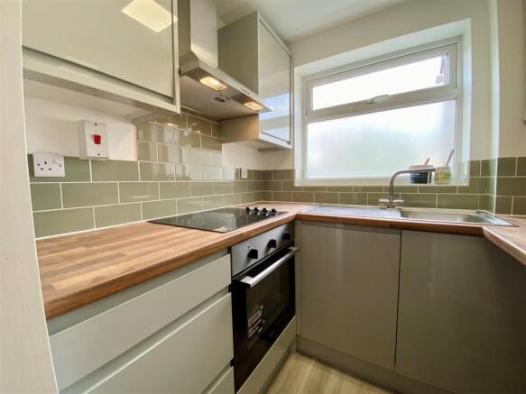 53 hazeleden  kitchen.jpg