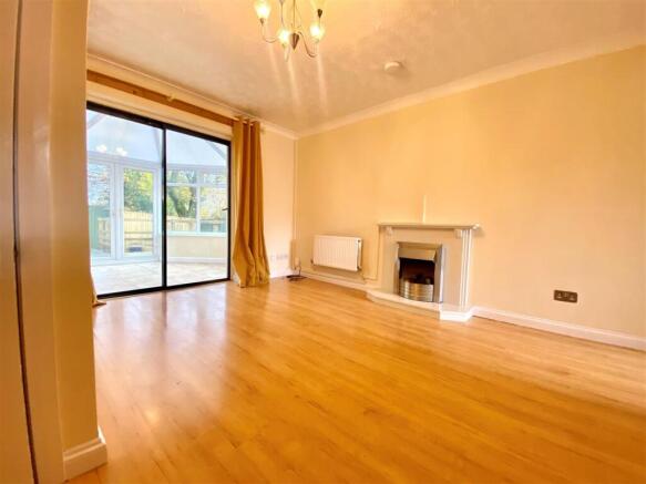 8 st davids lounge 2.jpg