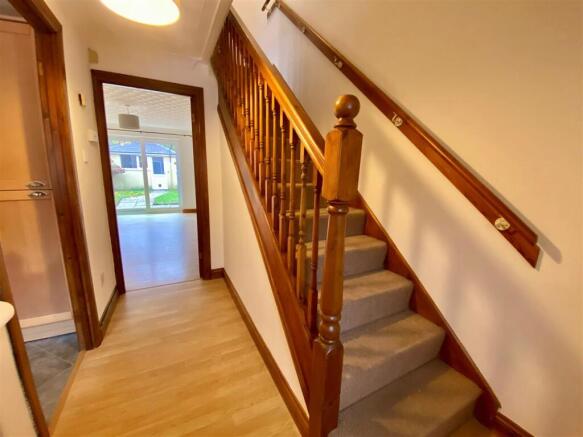 18 clos entrance.jpg