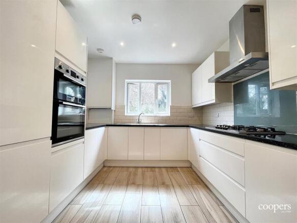 Kitchen (13).jpg