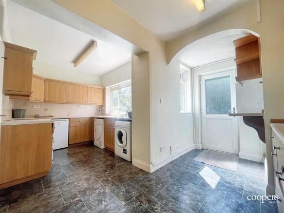 Kitchen 2 (9).jpg