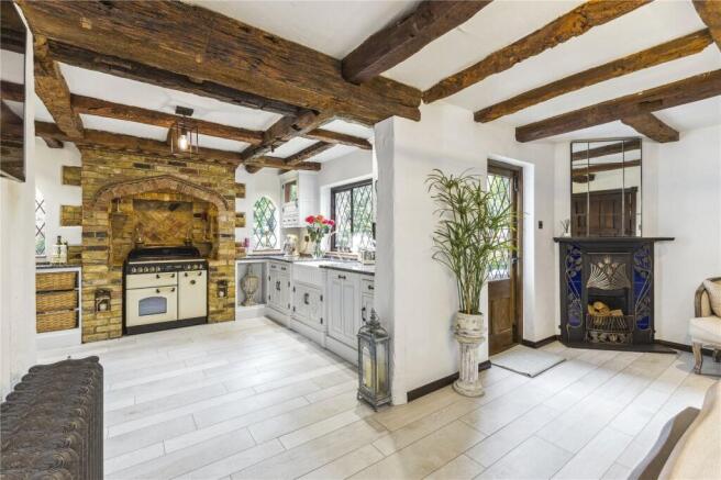 Kitchen/B'fast Room
