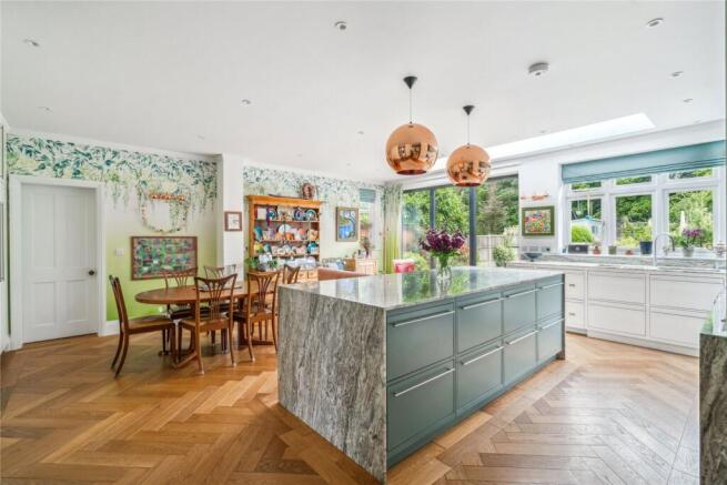 Kitchen/B'fast Room