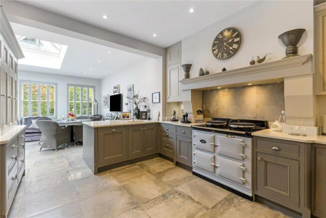 Kitchen/B'fast Room