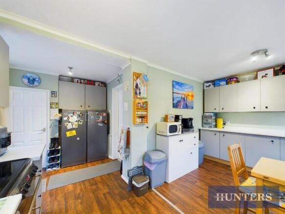 CAM03696G0-PR0380-STILL014.jpg