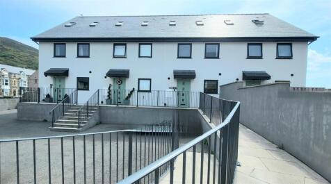 3 Crud y Mor, Jubilee Road, Barmouth