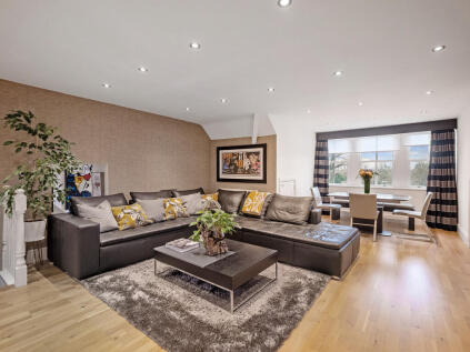 Warwick New Road, Leamington Spa, Warwickshire CV32 6AA