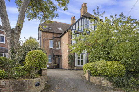 The Avenue Churchdown Gloucester, Gloucestershire, GL3 2HB