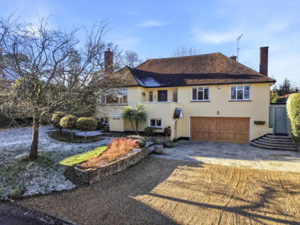 Manor Walk, Weybridge, Surrey KT13 8SD