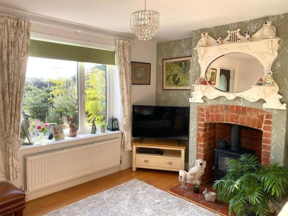 Living Room Picture two.jpg
