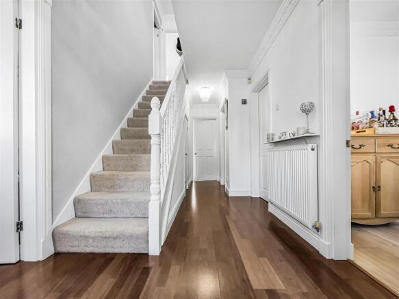 26 Goodwood Close (11).jpg