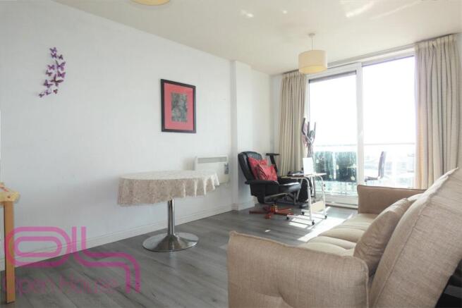 Lounge 1.jpg