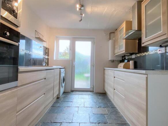 Kitchen3.jpg