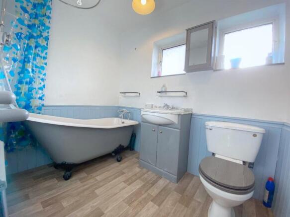 Bathroom2.jpg