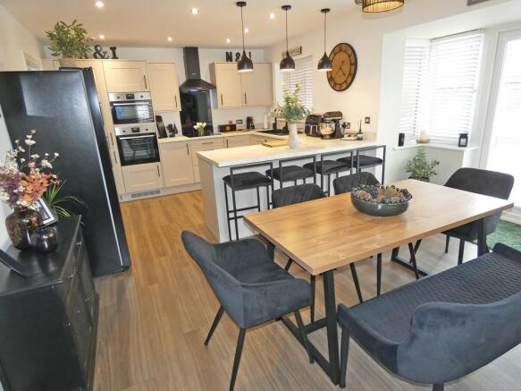 2289kitchendiningfamilyroom.jpg