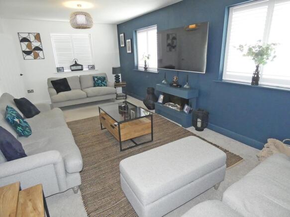 2289lounge3.jpg