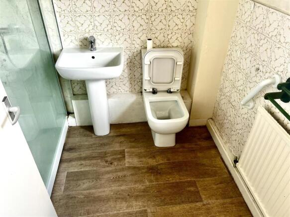 Bathroom 1.jpg