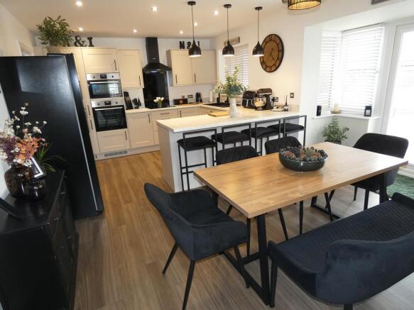 2289kitchendiningfamilyrooma.jpg