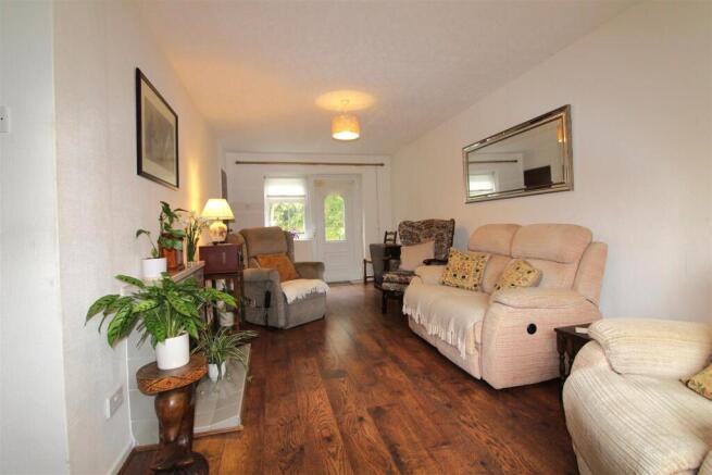 Living room 1.JPG