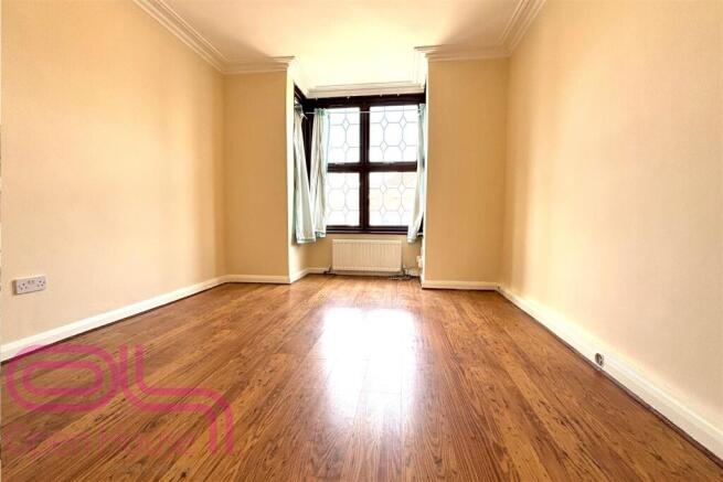 Hanworth Road Front Reception 1of3.jpg