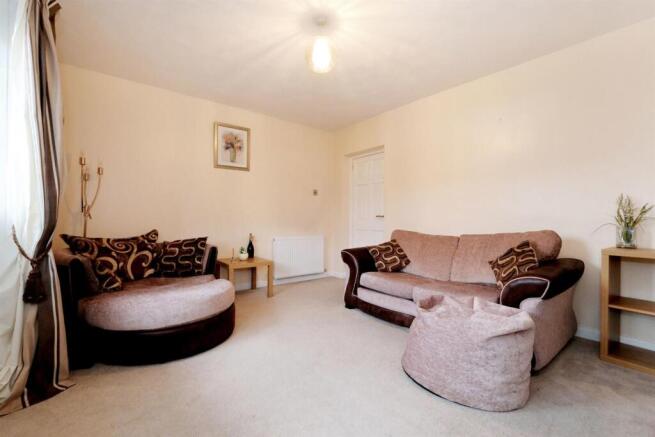 03 - Living room 3.jpg