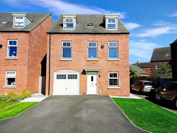 Maple Drive, Burton upon Trent (1).jpg