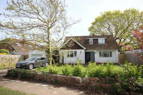Milford on Sea - 3 bedroom detached house
