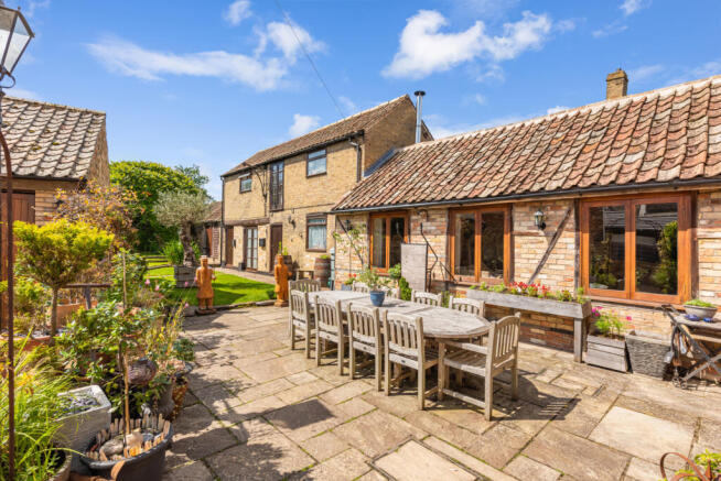 Patio & Annexes