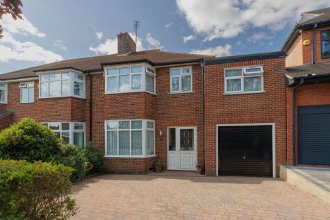 Merryhills Drive, Oakwood, EN2 7NS