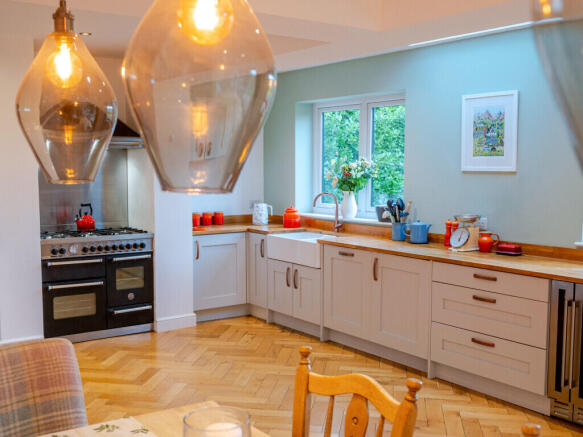 1371327-28-68f9f8...