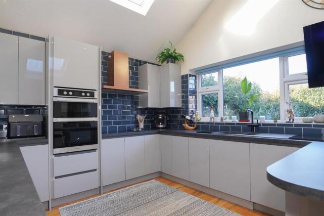 2 Hall Fields Cubbington-14.jpg