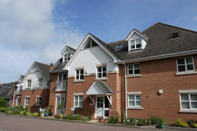 2 Bed flats to rent in chandlers ford