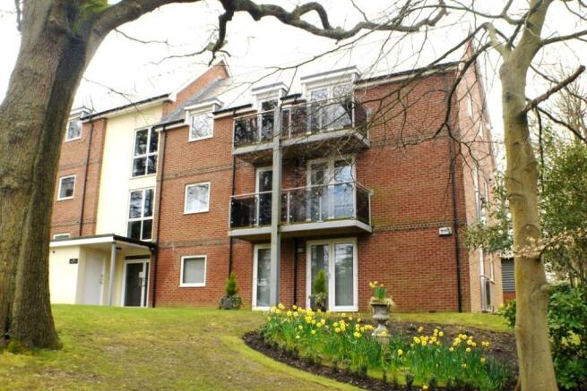 2 Bed property to rent in chandlers ford #4