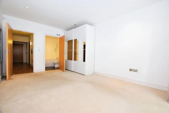 Master Bedroom (3)