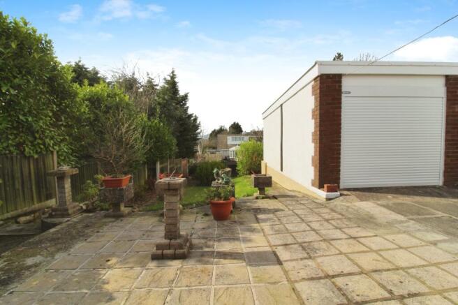 Garage/Garden