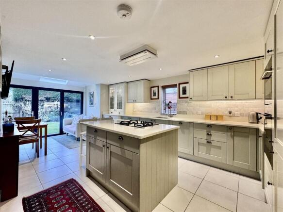 Kitchen 1.jpg