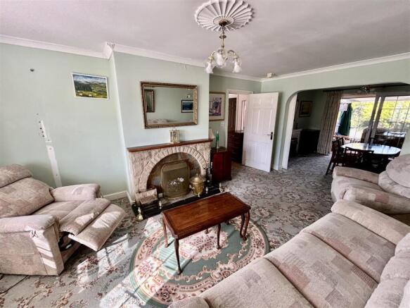 lounge1.JPG
