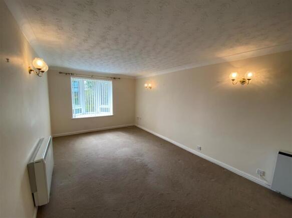 Living room..jpg