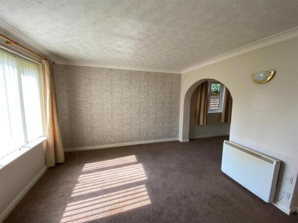 Living room..jpg