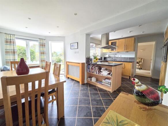 Kitchen & Dining Area