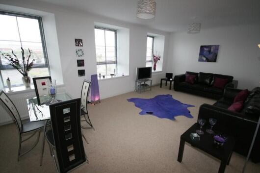 Lounge/Dining
