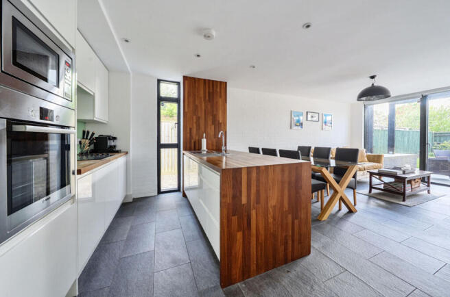 Kitchen/Dining Area