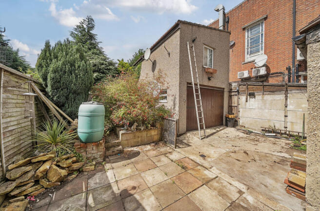 Garden & Outbuilding